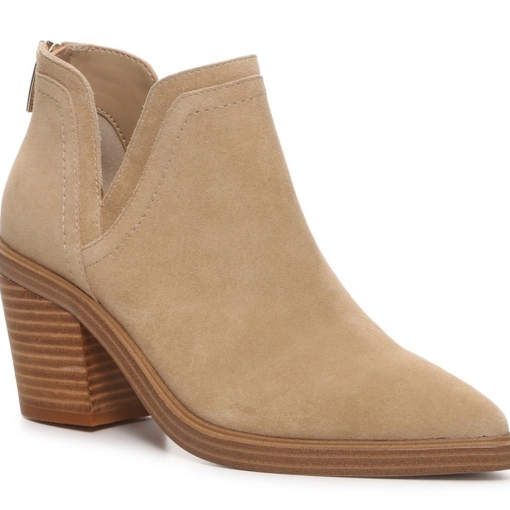 Vince Camuto Tan Ankle Booties with V-Cut Notch size 7.5